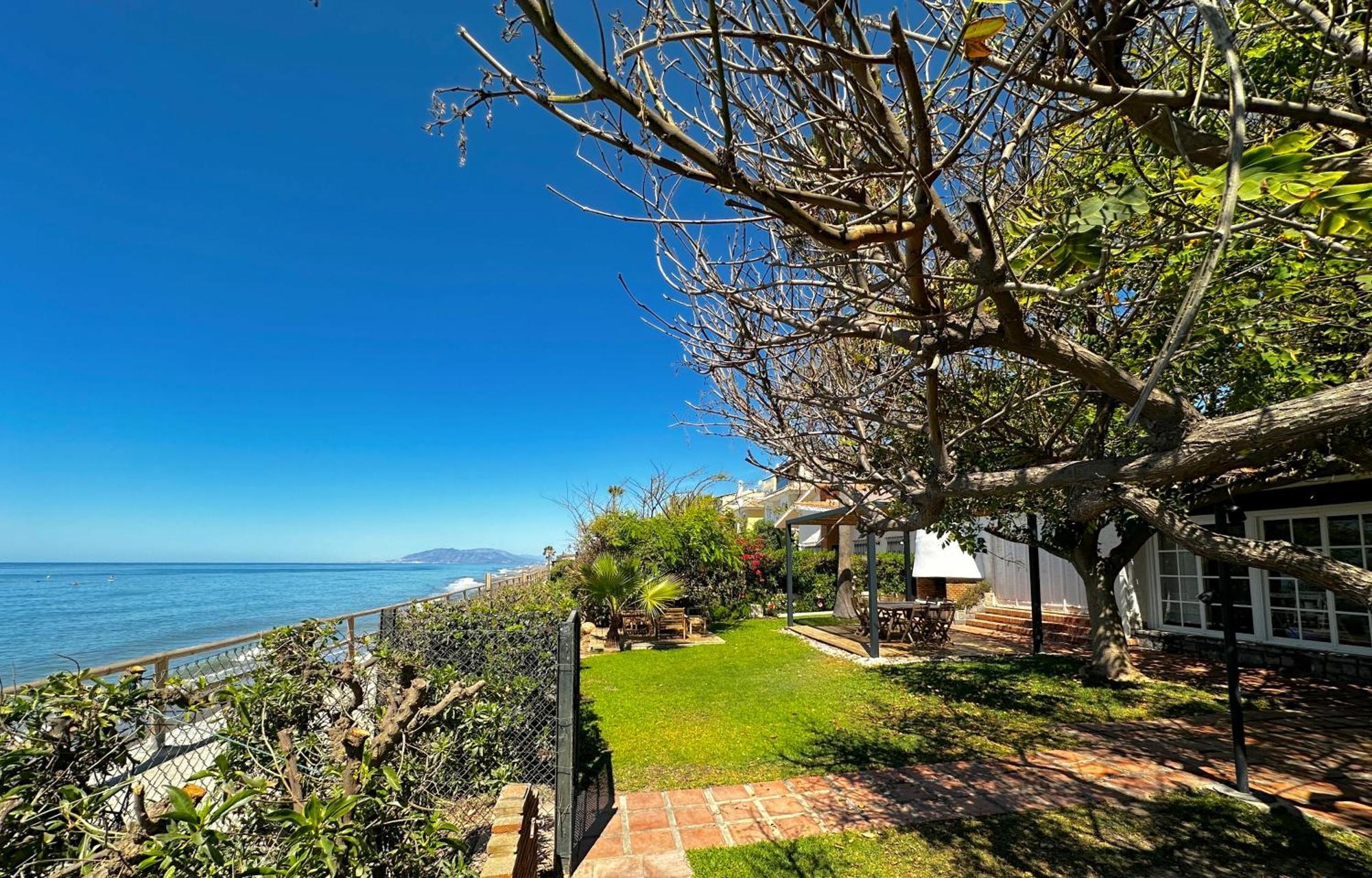 Villa Alboran Beachfront 9Pax Torre de Benagalbon Dış mekan fotoğraf