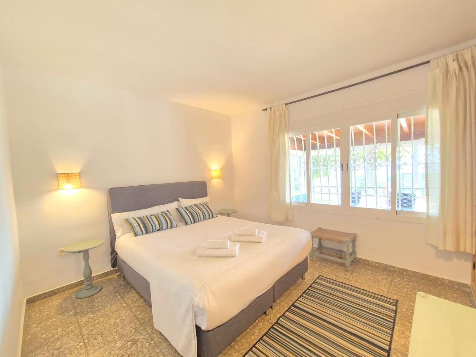 Villa Alboran Beachfront 9Pax Torre de Benagalbon Dış mekan fotoğraf
