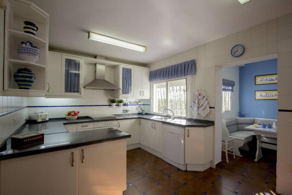 Villa Alboran Beachfront 9Pax Torre de Benagalbon Dış mekan fotoğraf